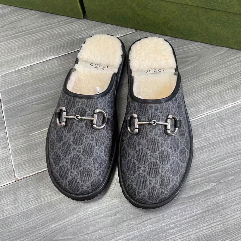 G*u*i slippers
